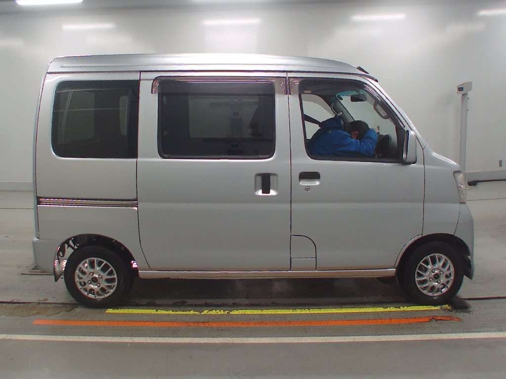 TOYOTA PIXIS VAN