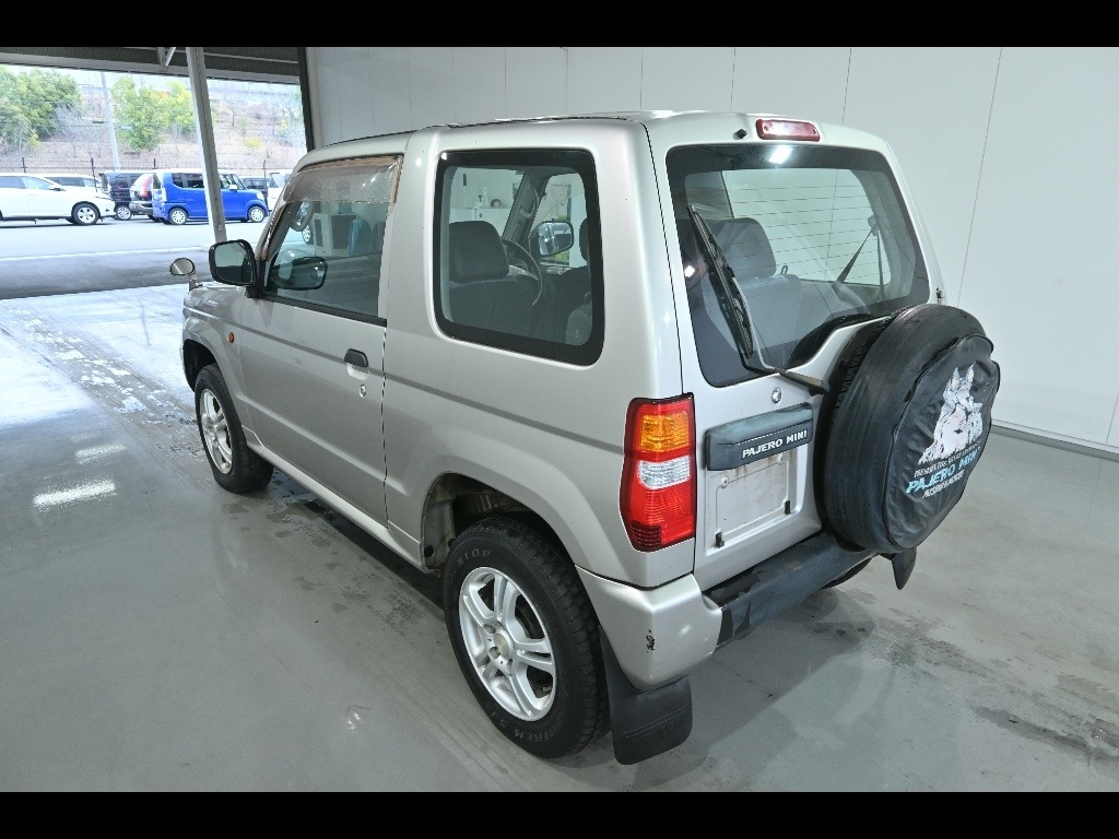 MITSUBISHI PAJERO MINI