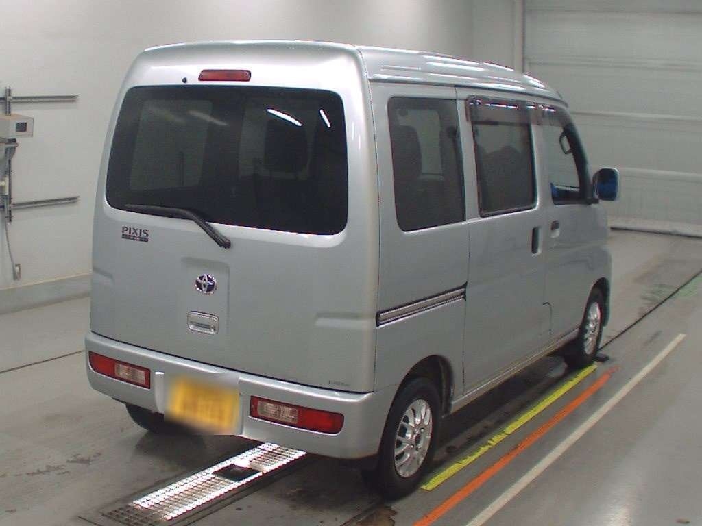 TOYOTA PIXIS VAN