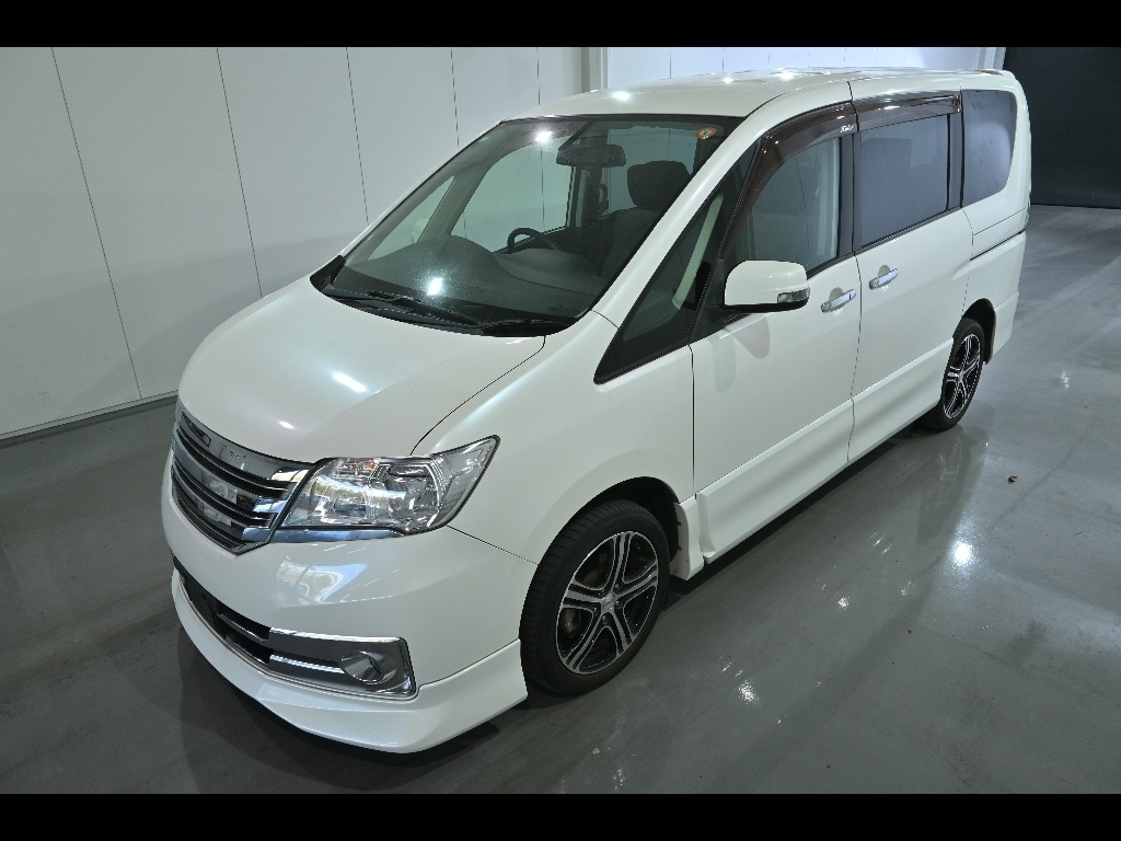 NISSAN SERENA
