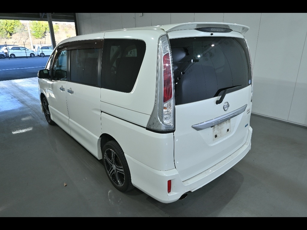 NISSAN SERENA