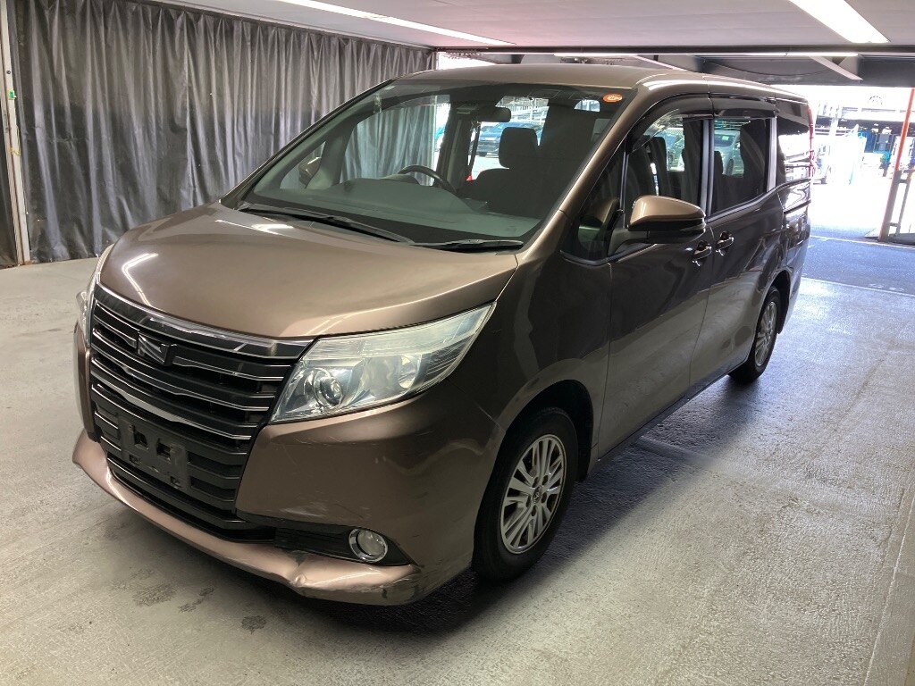 TOYOTA NOAH