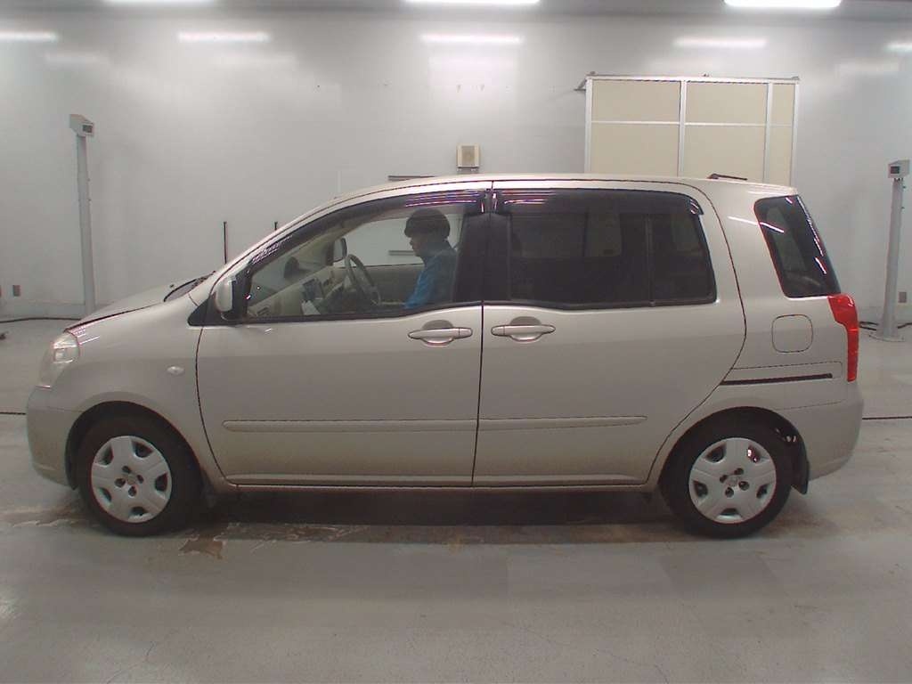 TOYOTA RAUM