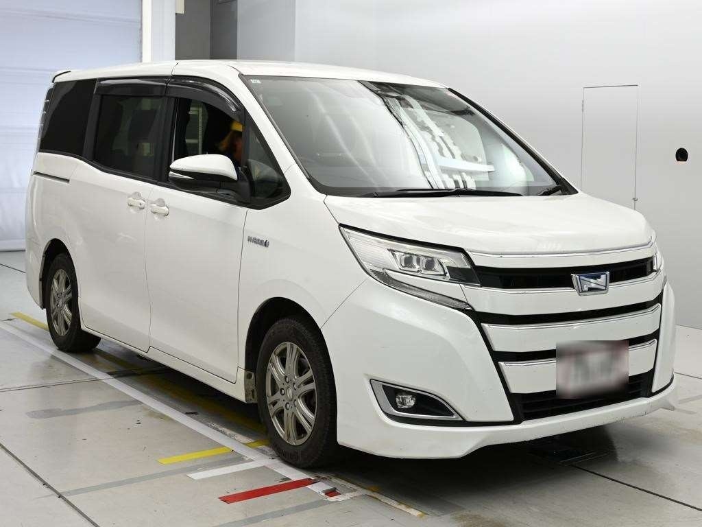 TOYOTA NOAH