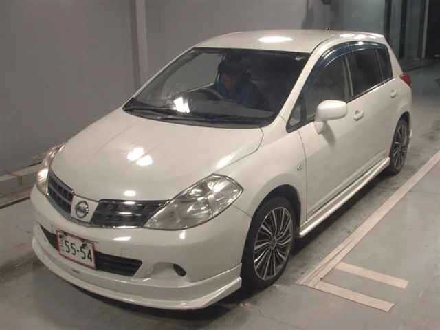 NISSAN TIIDA