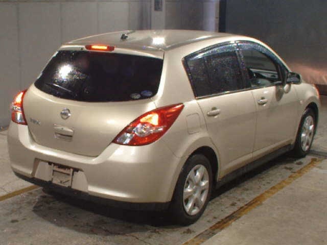 NISSAN TIIDA