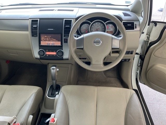 NISSAN TIIDA
