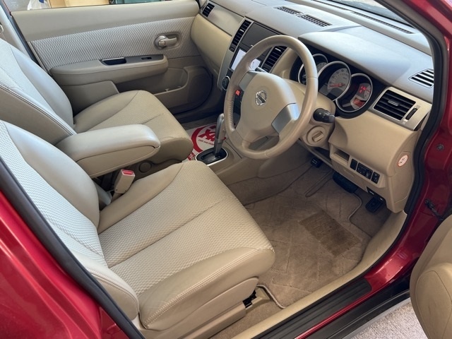 NISSAN TIIDA