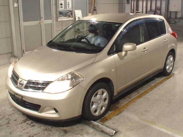 NISSAN TIIDA