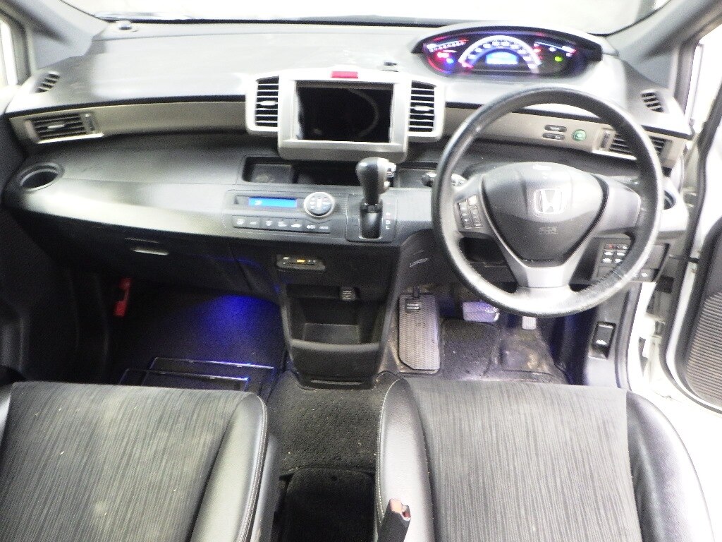 HONDA FREED SPIKE