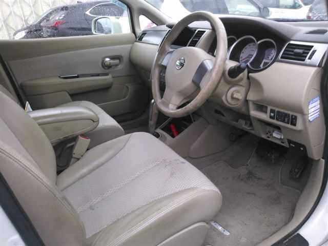 NISSAN TIIDA