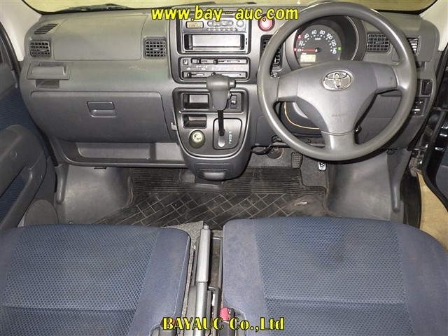 TOYOTA PIXIS VAN