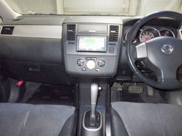 NISSAN TIIDA