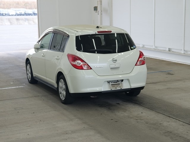 NISSAN TIIDA