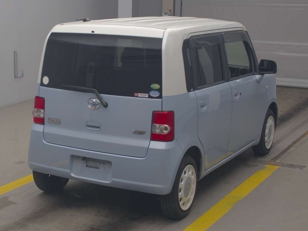 TOYOTA PIXIS SPACE