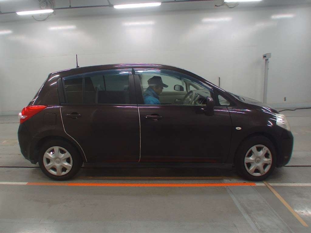 NISSAN TIIDA