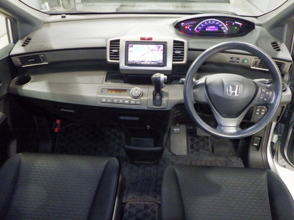 HONDA FREED SPIKE