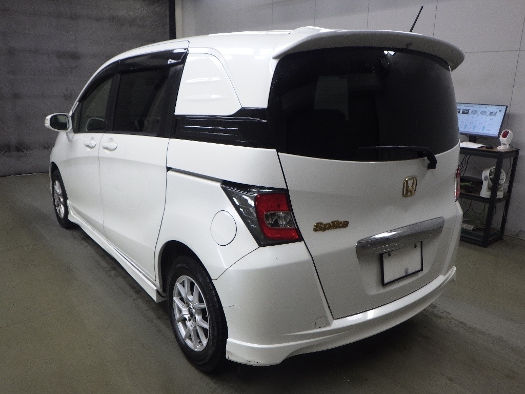 HONDA FREED SPIKE