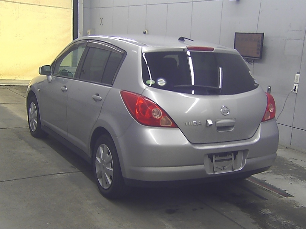 NISSAN TIIDA