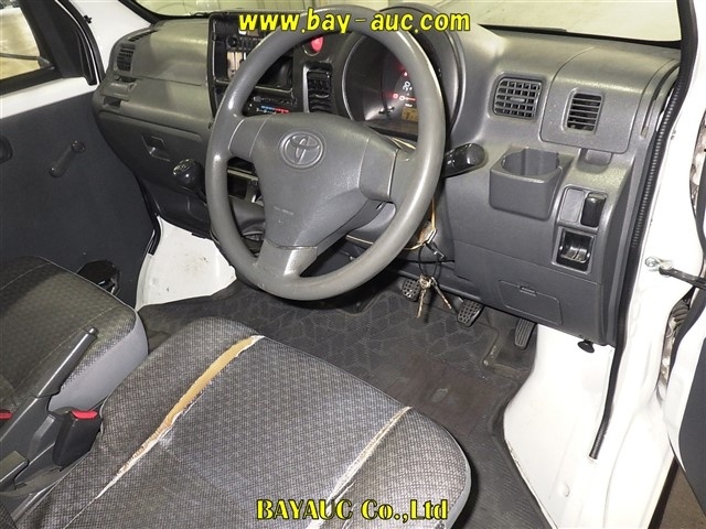 TOYOTA PIXIS VAN