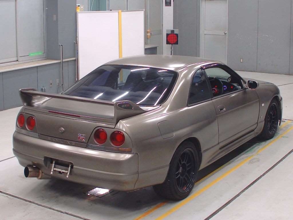 NISSAN SKYLINE GT-R