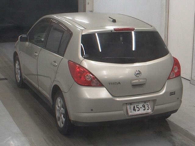 NISSAN TIIDA