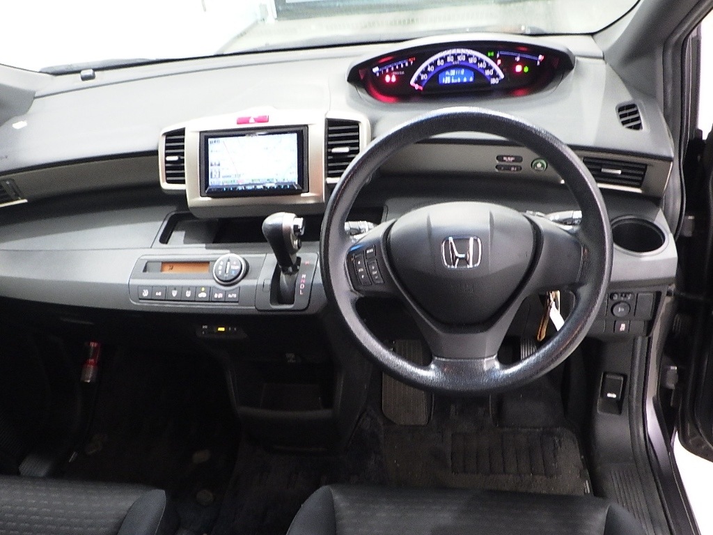 HONDA FREED SPIKE