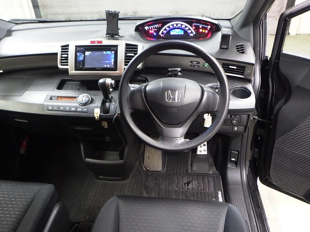HONDA FREED SPIKE