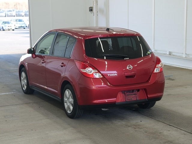 NISSAN TIIDA