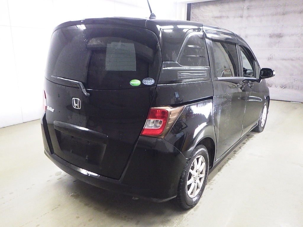 HONDA FREED SPIKE