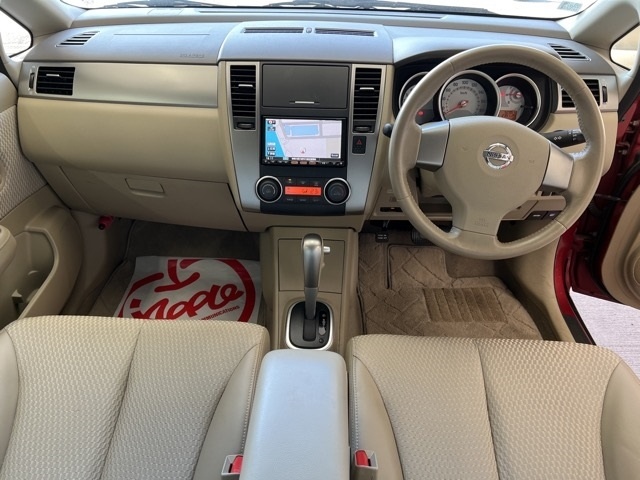 NISSAN TIIDA