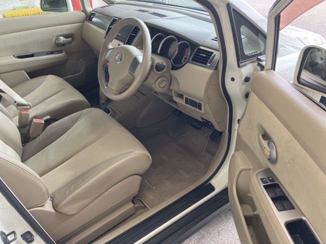 NISSAN TIIDA