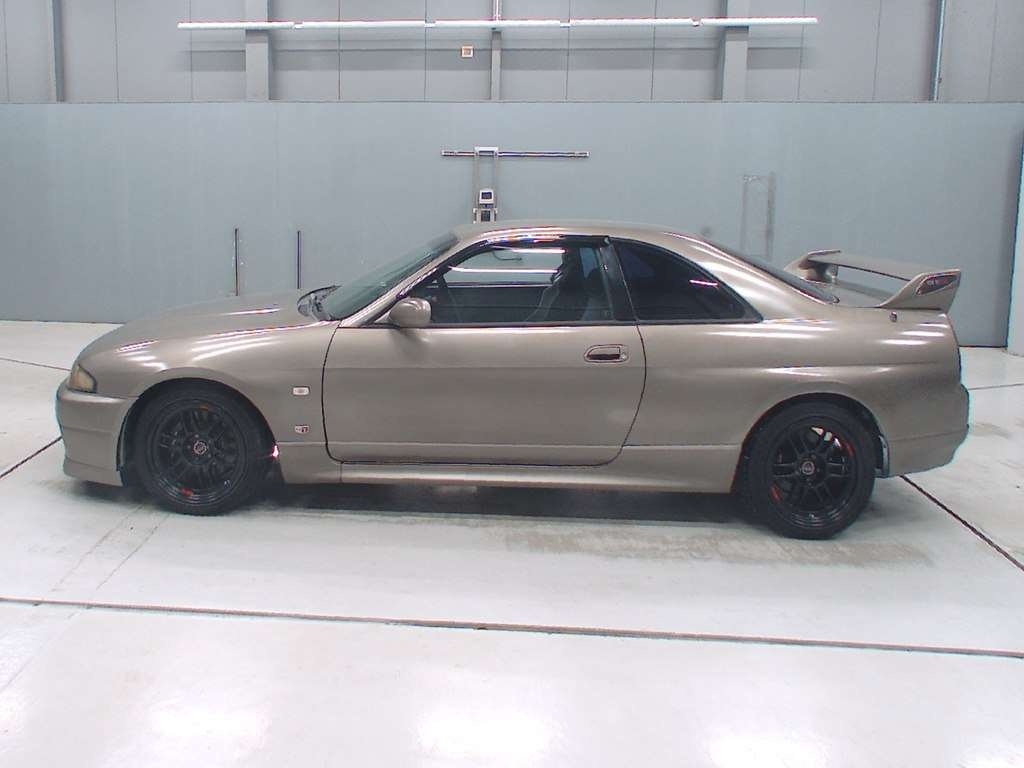 NISSAN SKYLINE GT-R