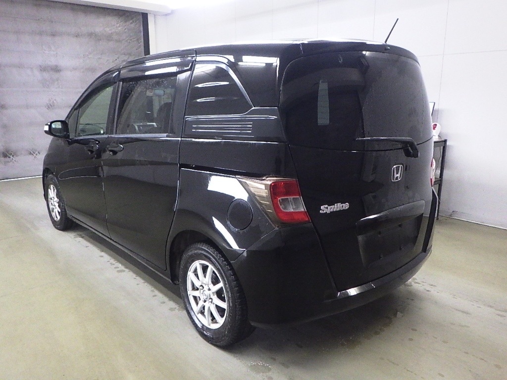 HONDA FREED SPIKE