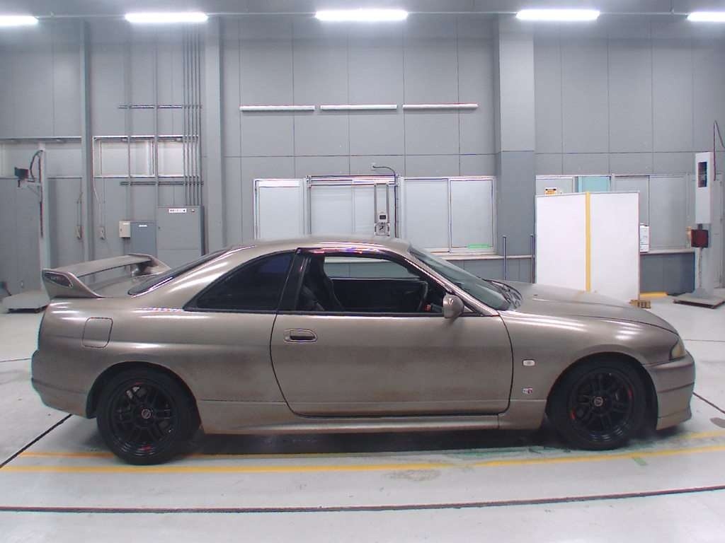 NISSAN SKYLINE GT-R