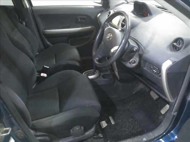 TOYOTA IST