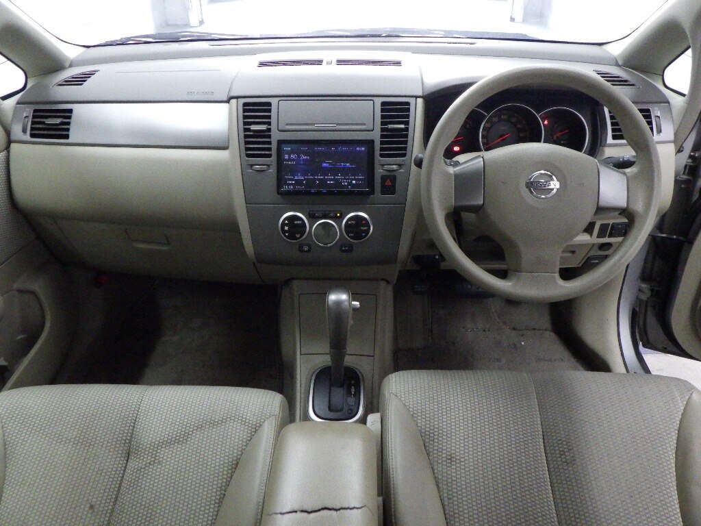 NISSAN TIIDA