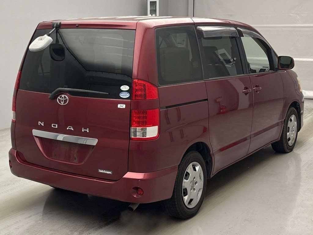 TOYOTA NOAH