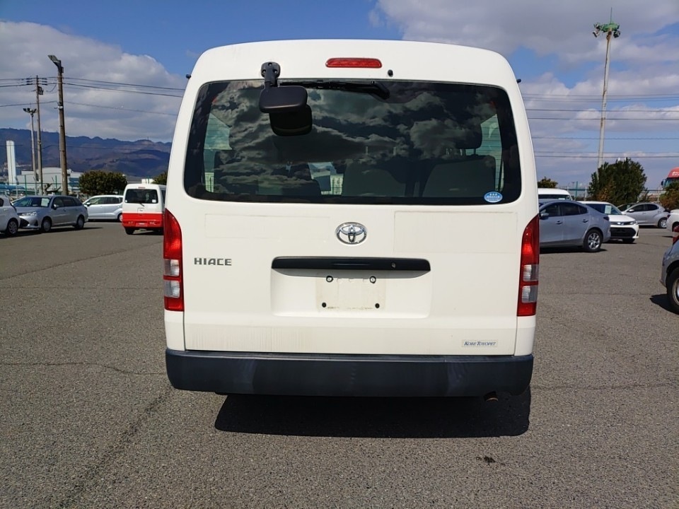 TOYOTA HIACE