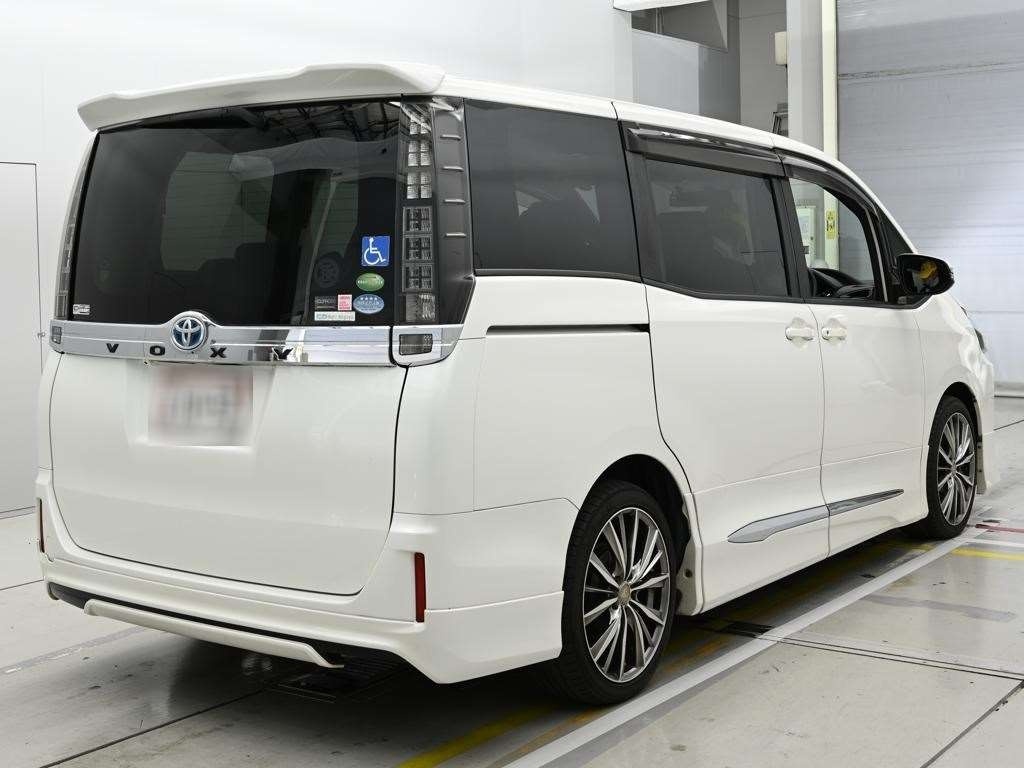 TOYOTA VOXY