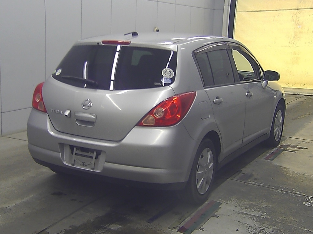 NISSAN TIIDA