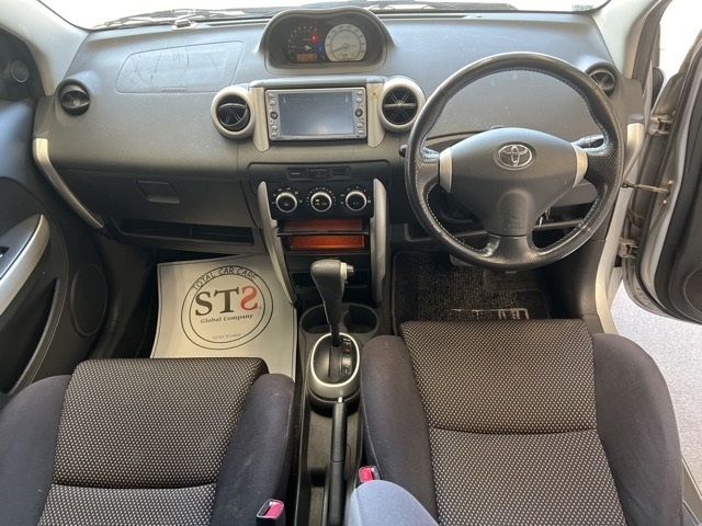 TOYOTA IST