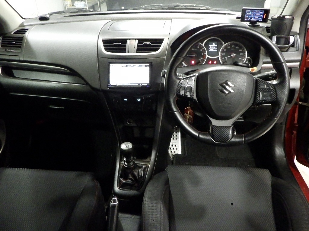SUZUKI SWIFT