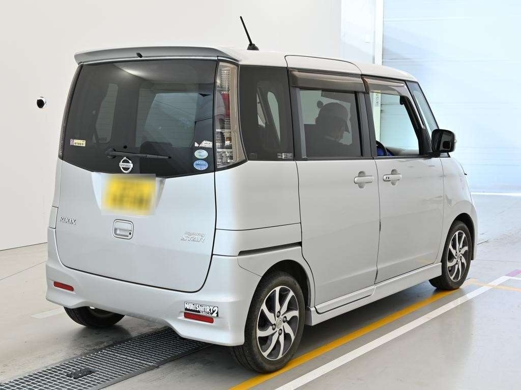 NISSAN ROOX