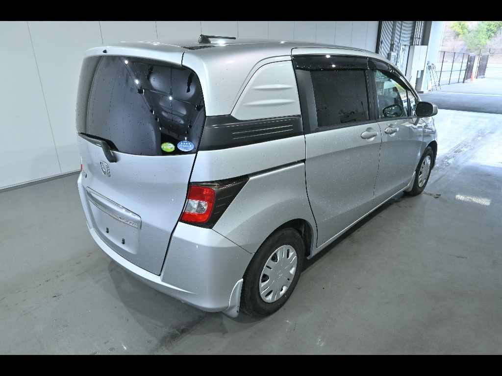 HONDA FREED SPIKE
