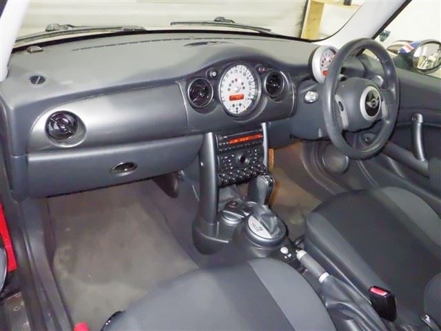 MINI HATCH