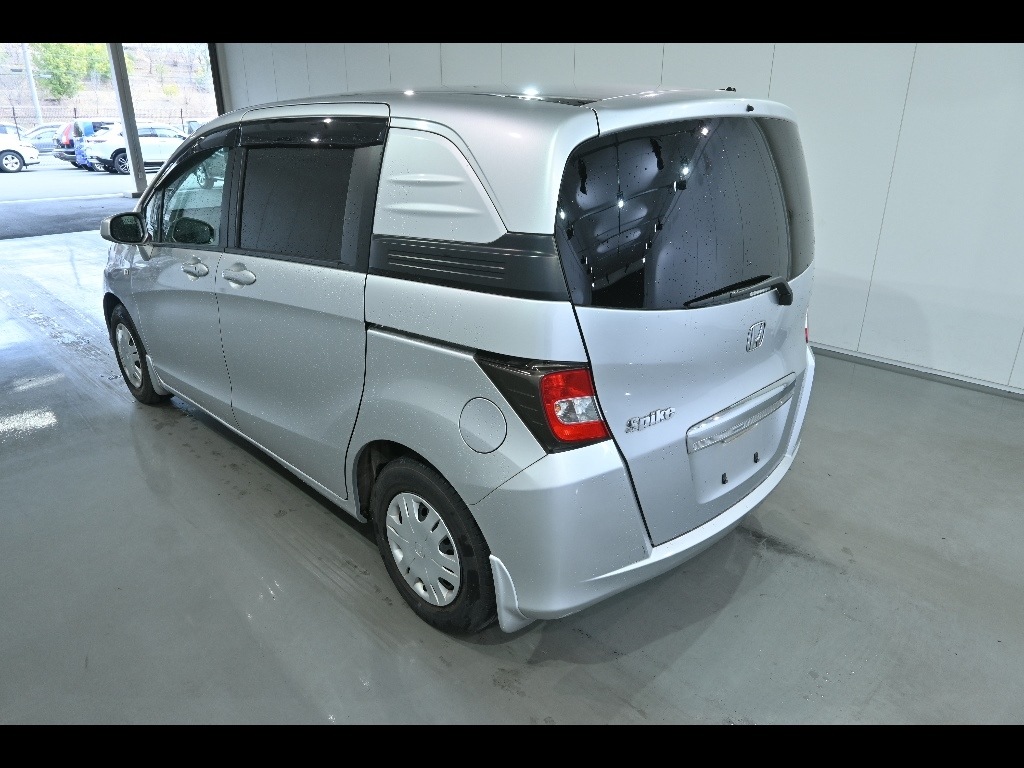 HONDA FREED SPIKE