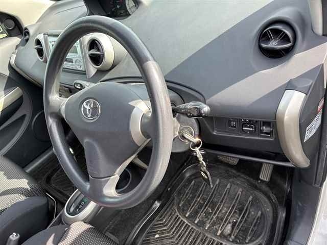 TOYOTA IST