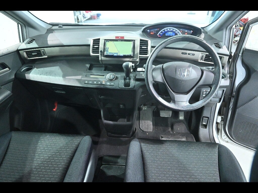 HONDA FREED SPIKE