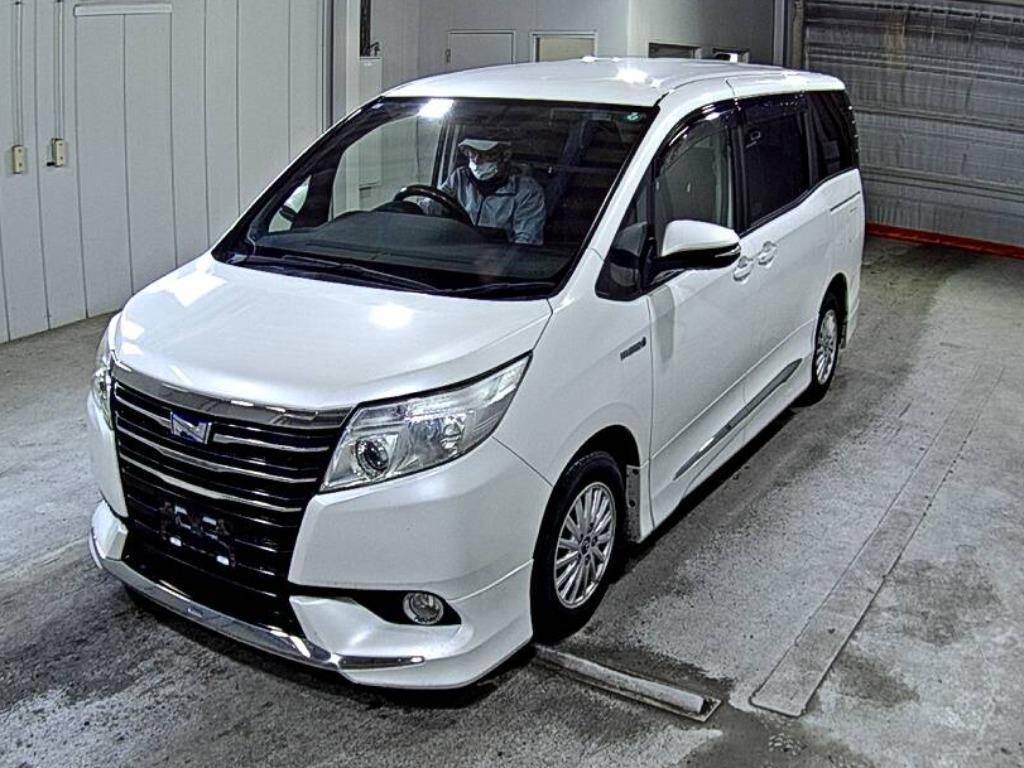 TOYOTA NOAH